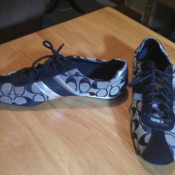 Shoes - Picture 2 of 3